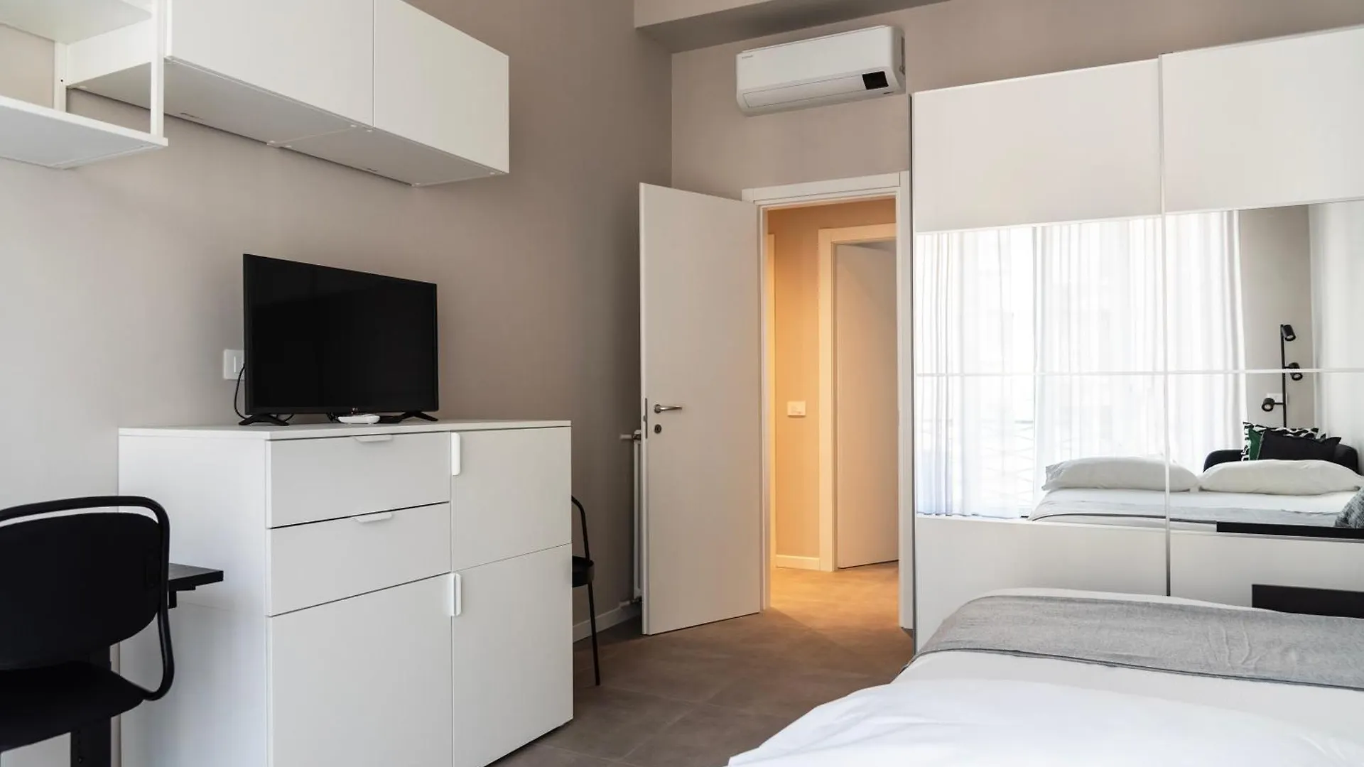 Youhosty - 3 Bedroom Apartment Citta Studi Milan 0*,  Italy