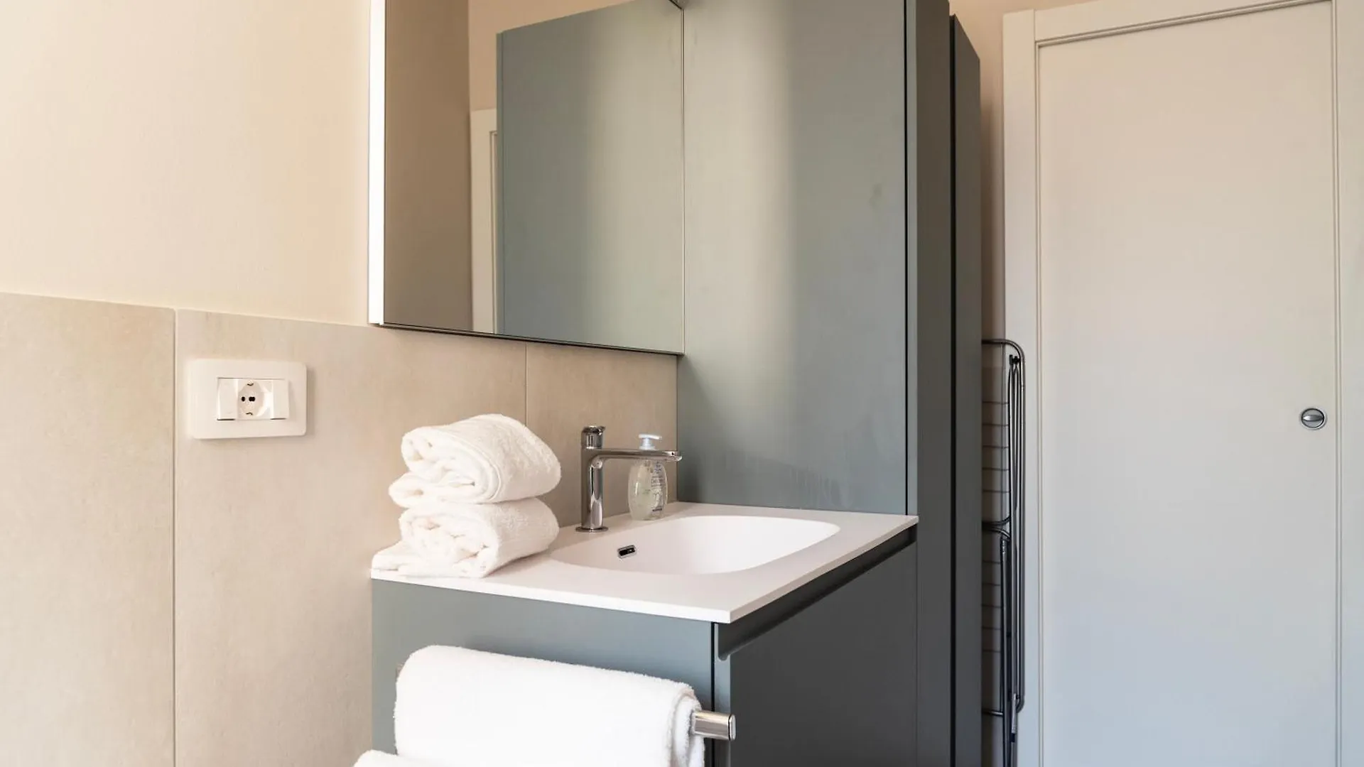 Youhosty - 3 Bedroom Apartment Citta Studi Milan