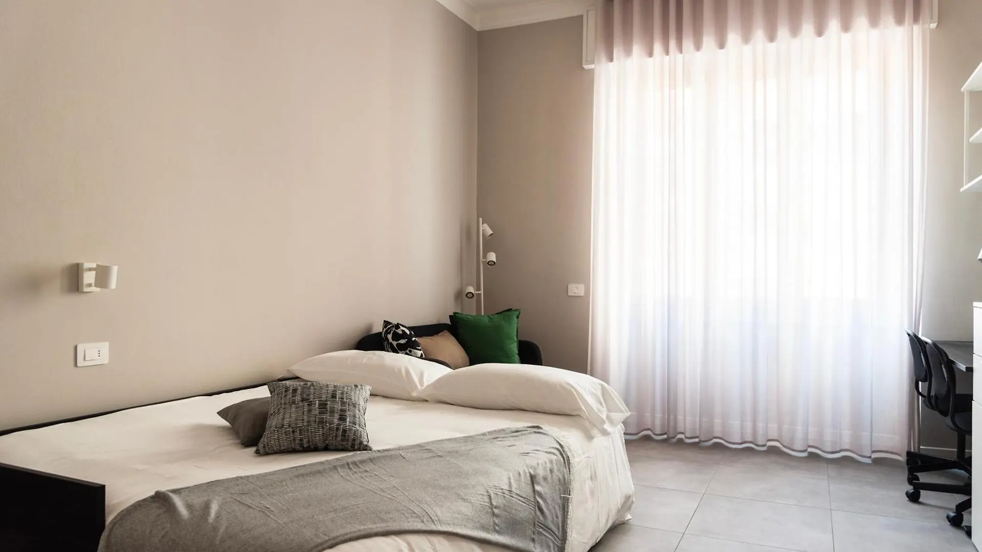 Youhosty - 3 Bedroom Apartment Citta Studi Milan 0*,